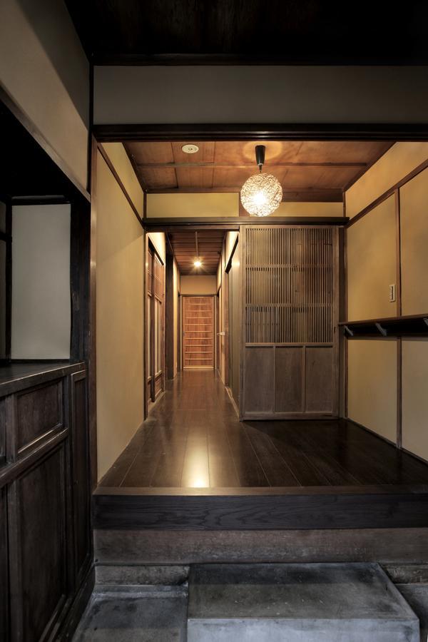 Отель Kiyomizuan 清水庵 車庫2台可 ビフォアアフターの匠 坂田基禎さん改築の京町家 Киото Экстерьер фото